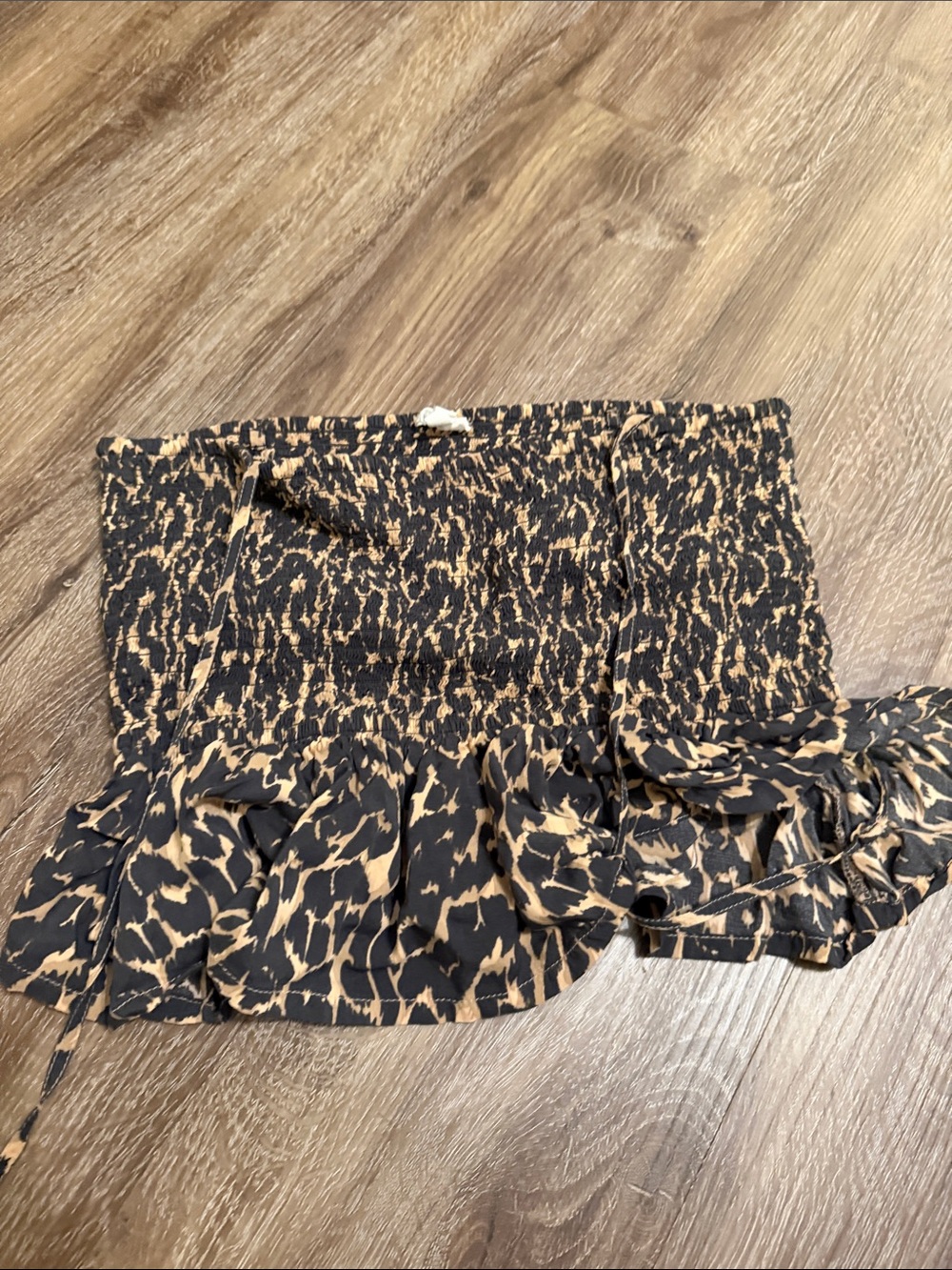 Smocked Ruffle Leopard Print crop top - Black & Tan